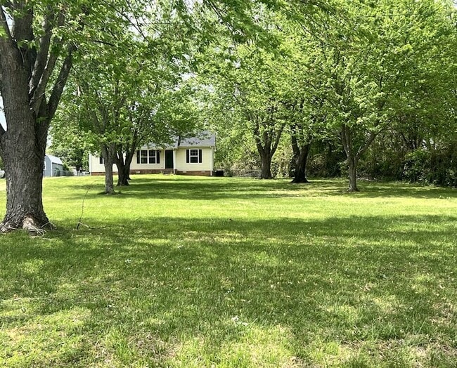 Building Photo - 297 E Carter Rd