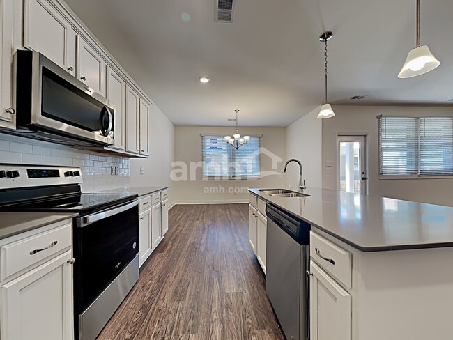 Photo - 410 Wright Rd A