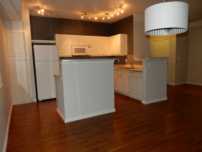 1Br/1Ba Renovated Saddlebrook Townhome- Av... - 1Br/1Ba Renovated Saddlebrook Townhome- Av...