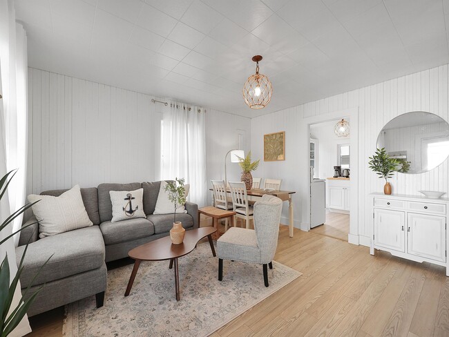 Photo - 406 N 3rd Ave