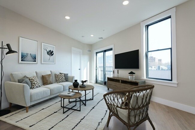 Building Photo - 305 Webster Ave Unit 407