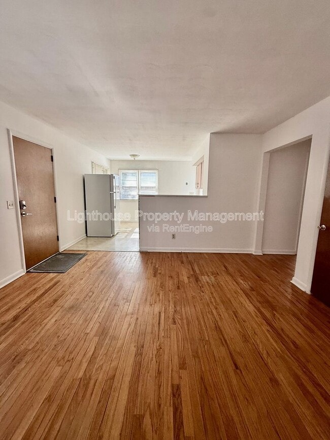 Photo - 2118 Woodbine Ave