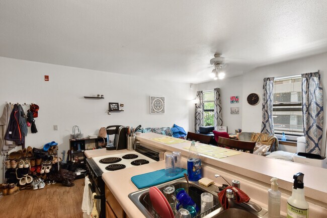 202-204 N Pinckney St