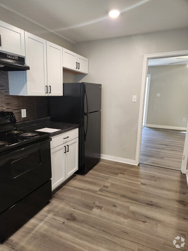 Building Photo - 104 4th St NE Rental