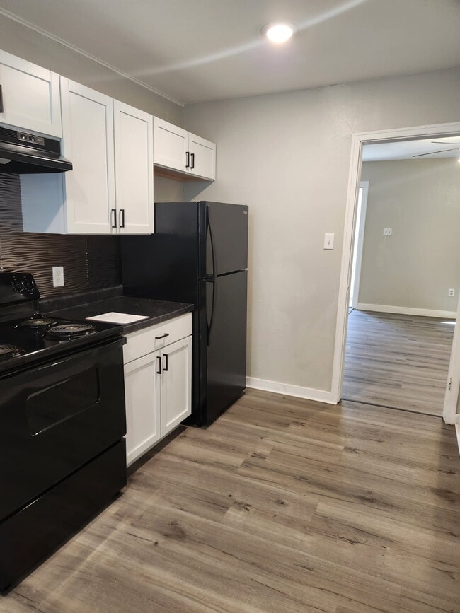 Building Photo - 104 4th St NE Rental