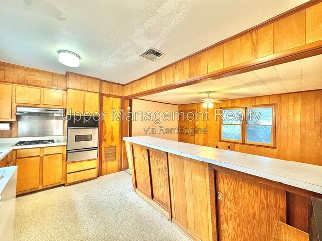 Building Photo - 638 Huntlee Dr