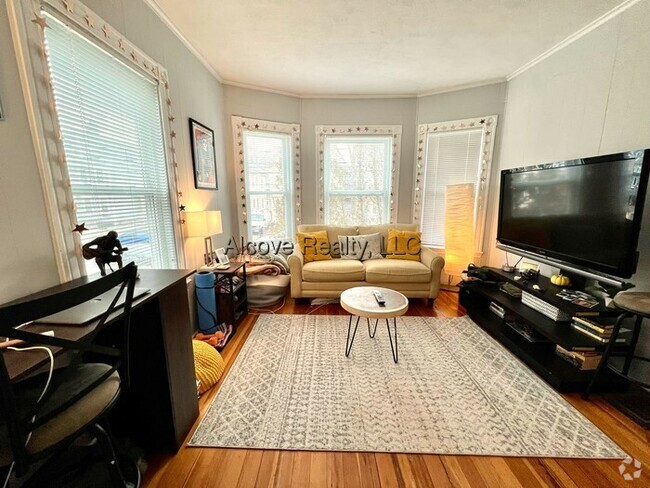 Building Photo - 69 Raymond Ave Unit 1R Rental