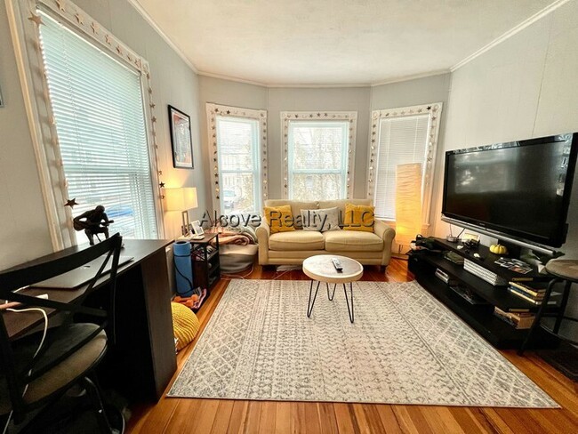 Building Photo - 69 Raymond Ave Unit 1R Rental