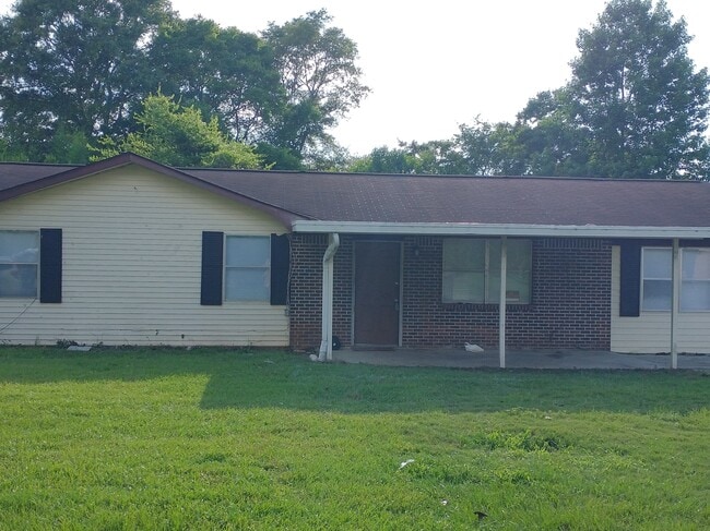 Building Photo - 108 First Family Dr