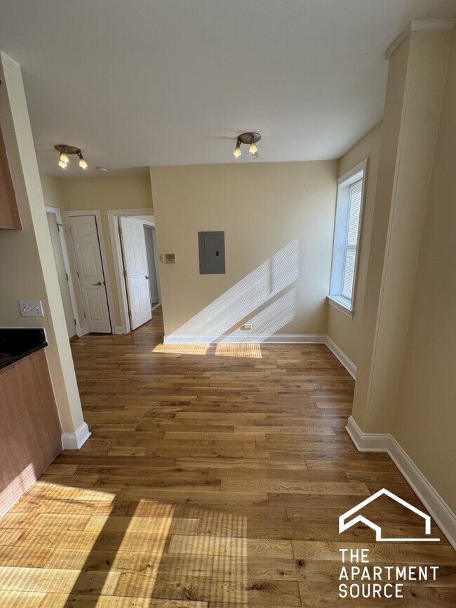 Photo - 4566 W George St Unit 1