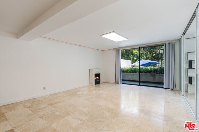 Building Photo - 10535 Wilshire Blvd Unit D4