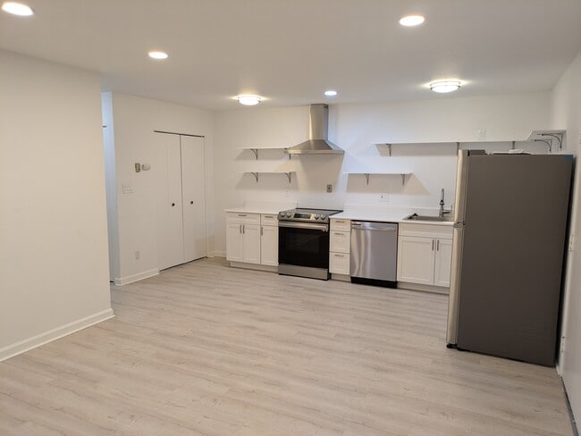 Building Photo - 850 W Moorhead Cir Unit #3A