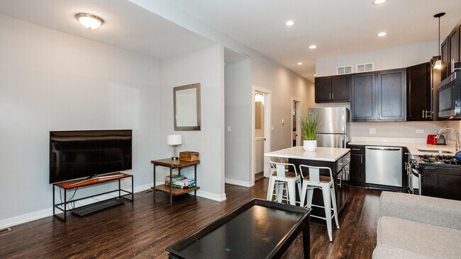 Photo - 1922 N Rockwell St Unidad 1