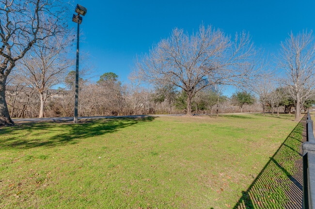 Photo - 2 BEDROOM/2 BATH FABULOUS LOCATION AT THE DESIRABLE ENERGY CORRIDOR