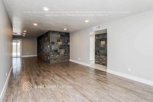 Photo - 2320 E Holmes Ave