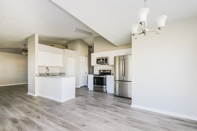 Photo - 613 Deauville Ct