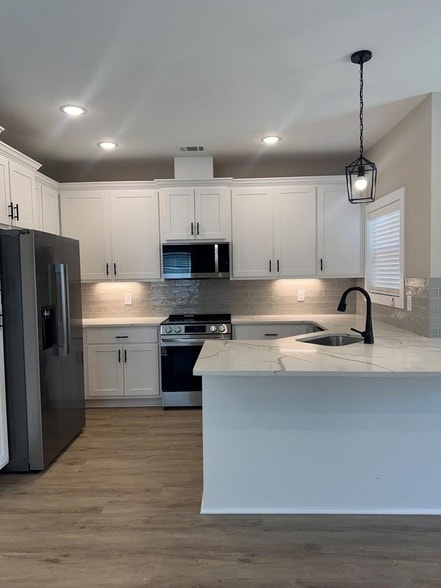 Photo - 305 Georgia St