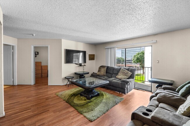 Photo - 2830 S Bartell Dr Unidad True