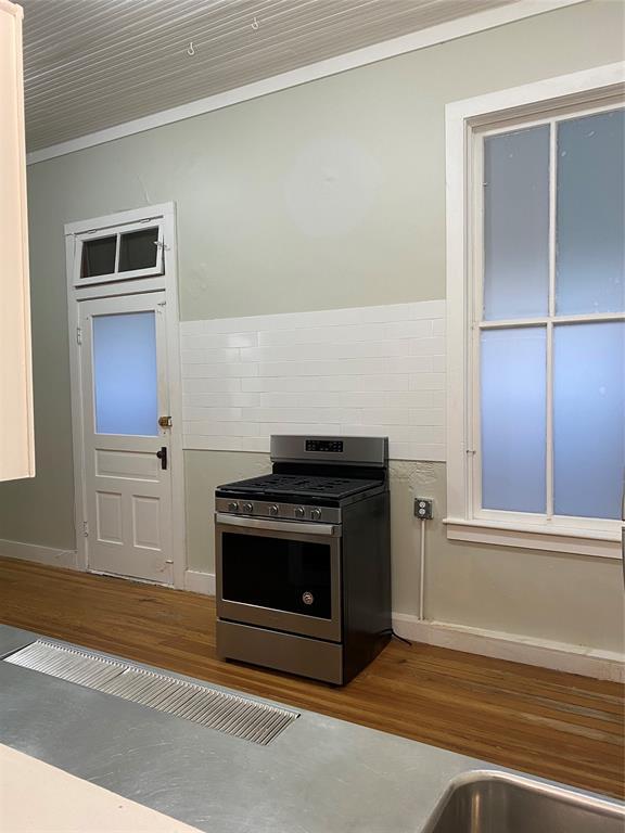 Photo - 1006 Main St