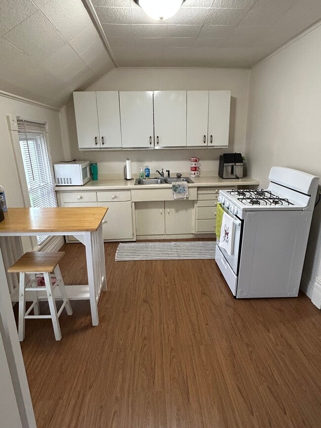 Photo - 826 Cherry St