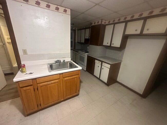 Building Photo - 60 E Broadway Unit 1