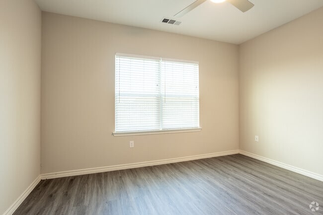 2BR, 2BA - 1051SF