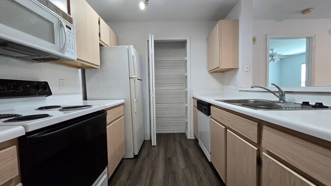 Photo - Spacious 2 Bed, 2 Bath Condo in Gated Comm... Unidad 1205