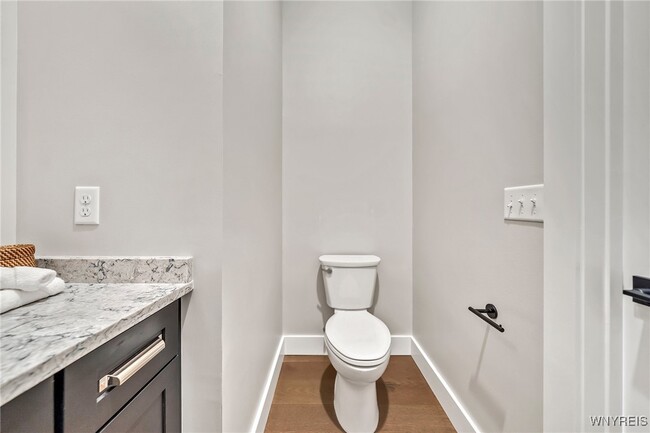 Building Photo - 272 Lakefront Blvd