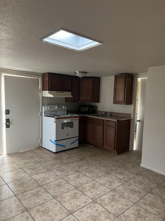 Photo - 1303 S Van Buren Ave Unidad 1