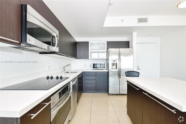 Building Photo - 90 SW 3rd St Unit 3008 Rental
