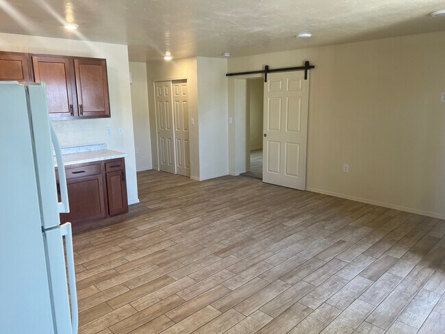 área de estar - 1001 Elledge Dr