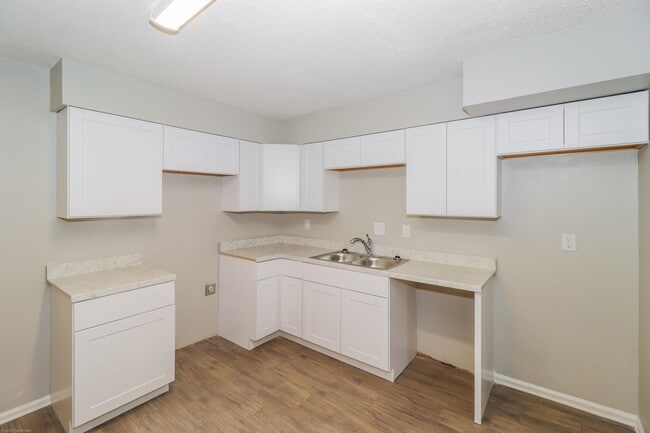 Photo - 5380 Albemarle Dr