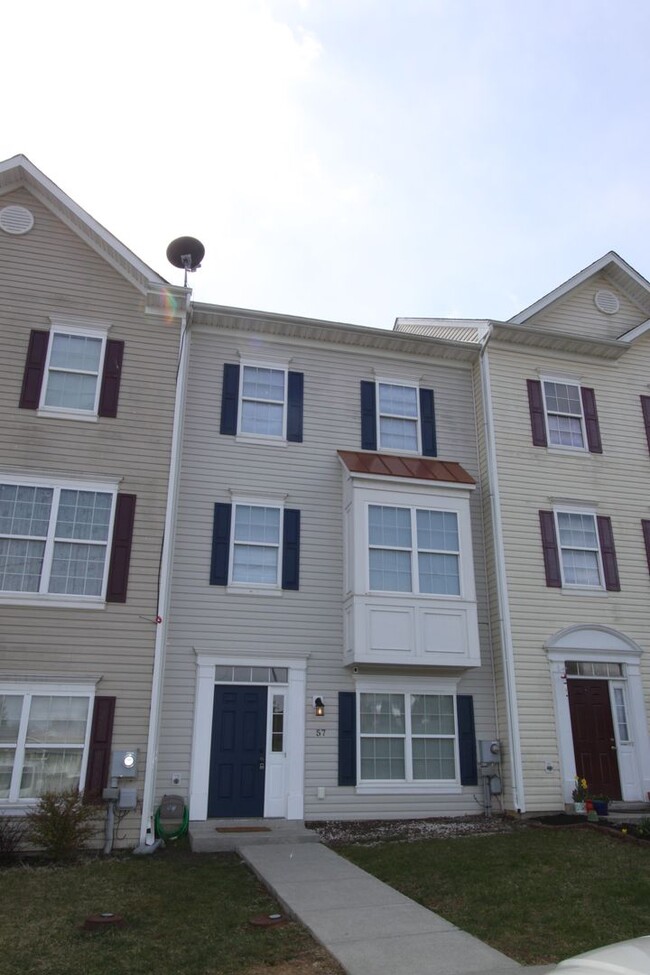 4 Bed/ 3.5 Bath - 4 Bed/ 3.5 Bath Townhome