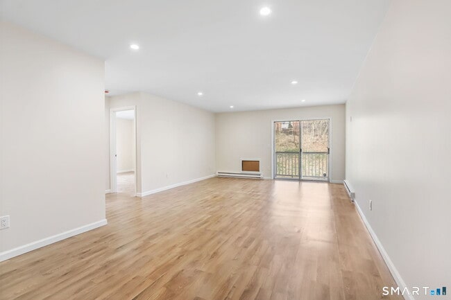 Building Photo - 7 Hamilton Ave Unit 32