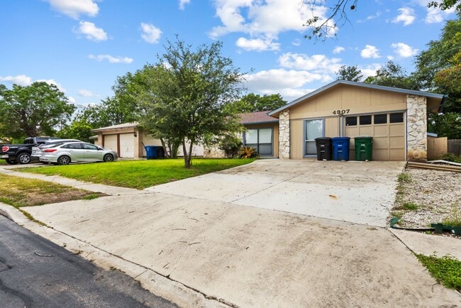 Photo - Charming Home Awaits: Spacious & Modern Living in a Prime Location