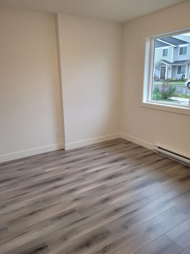 Photo - 596 Lance Pl