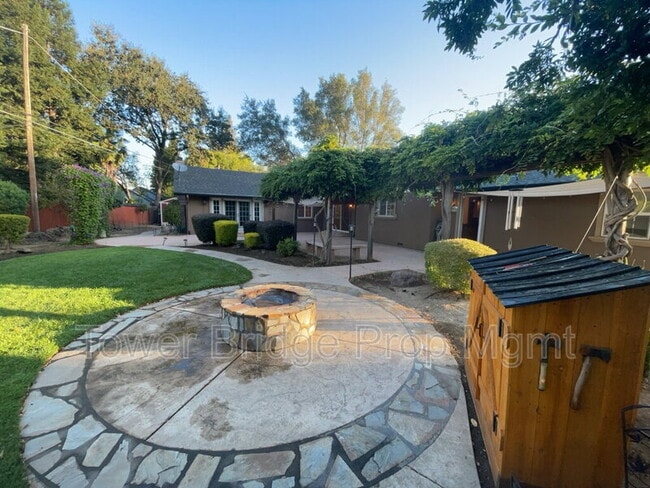 5770 Hoffman Ln