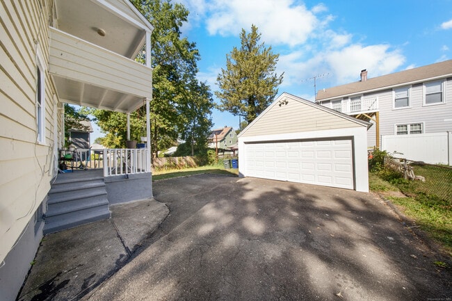 Photo - 234 Savoy St