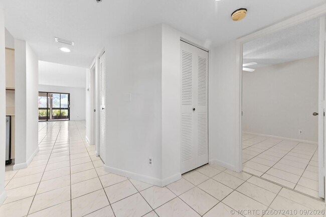 Photo - 7260 Kinghurst Dr Unit 106