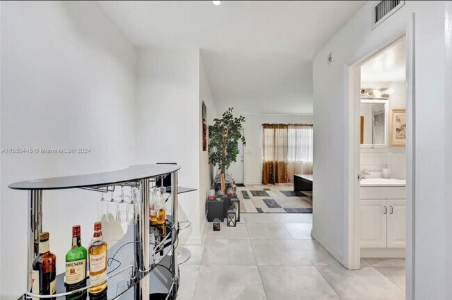 Photo - 510 SW 15th St Unit 105