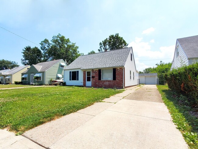 Building Photo - 3 Bed - 1 Bath Cape Cod for Rent in Euclid