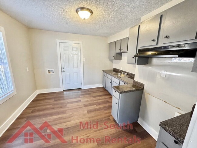 Photo - 2071 Hubert Ave