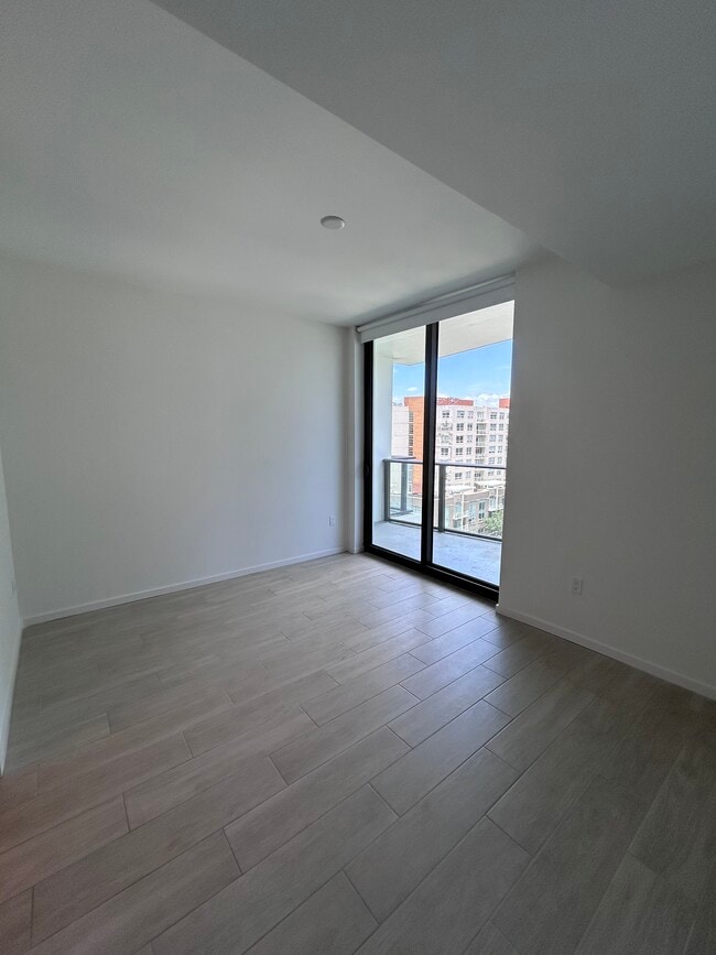 Photo - 70 NW 31st St Unidad 601