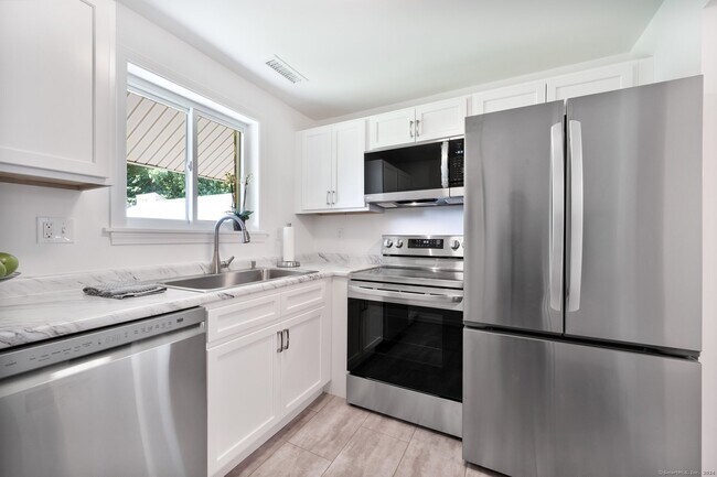 Photo - 24 Amato Dr Unidad APT L