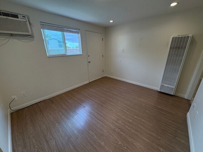 Photo - ***1st months rent free***Studio Apartment... Unit 3503-6