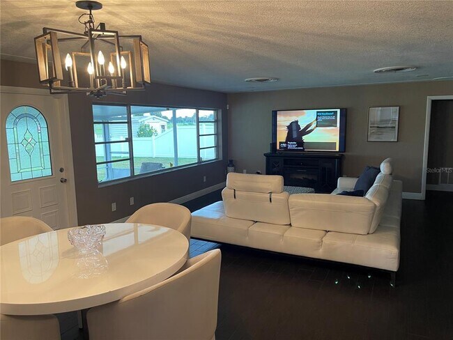 2101 Palm Blvd