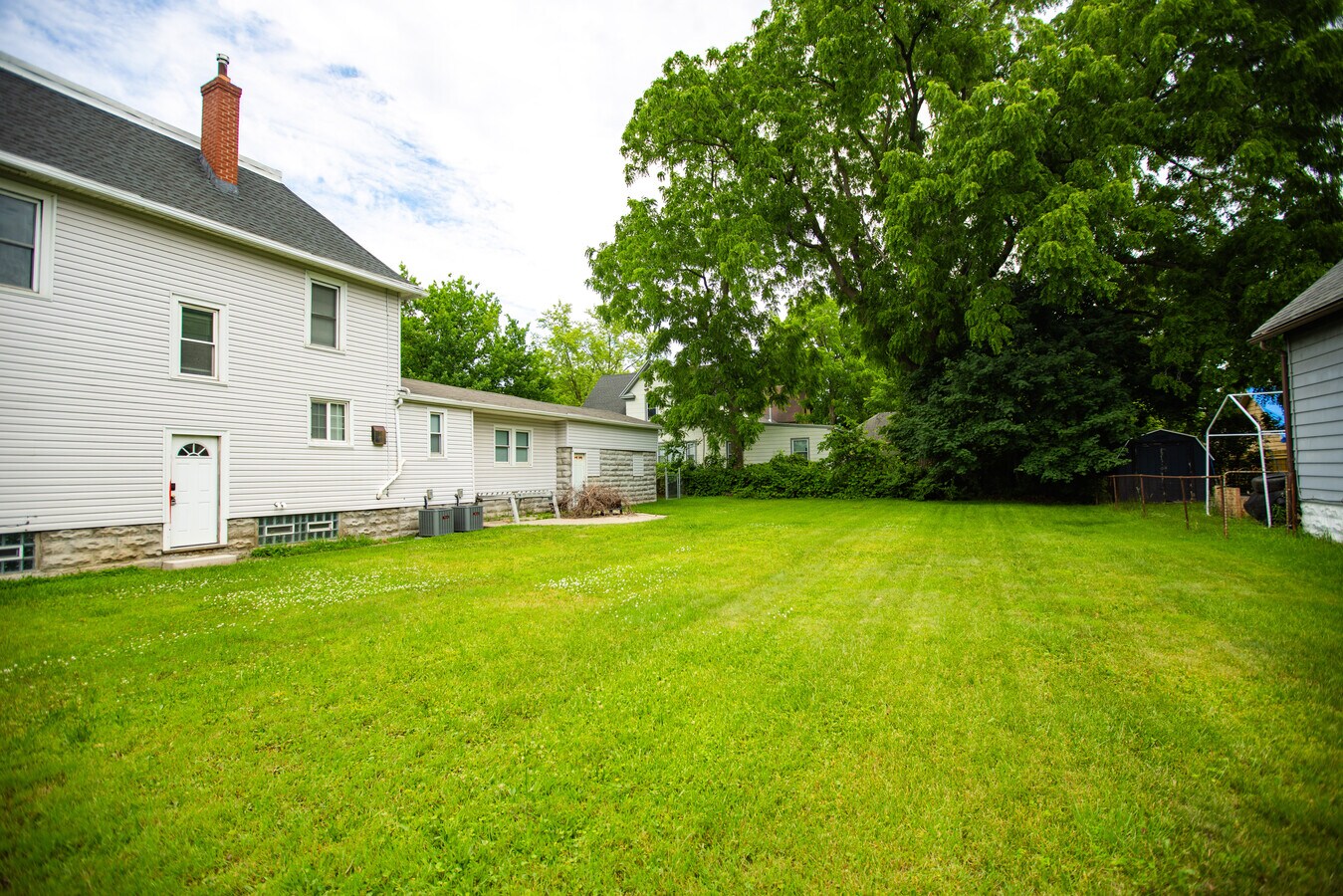 Large fenced in back yard - 150 Mount Read Blvd Unit Full House (Upper+Lower)
