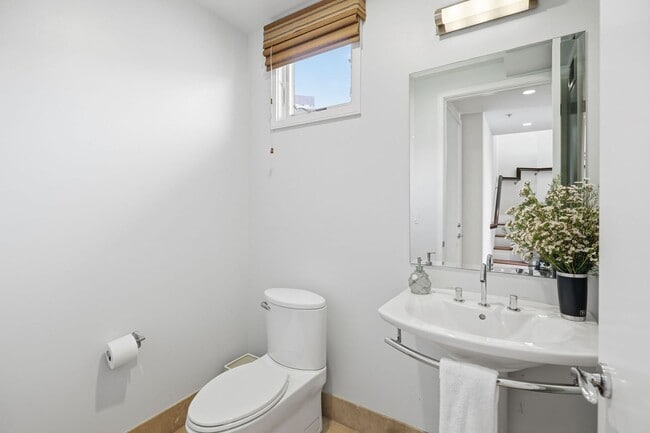 Photo - Luxurious Condominium | Rooftop Deck with Bay and Downtown Views Unit 306