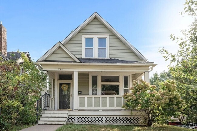 Building Photo - Magnificent, Beautifully UPDATED, 3 Bedroo... Rental