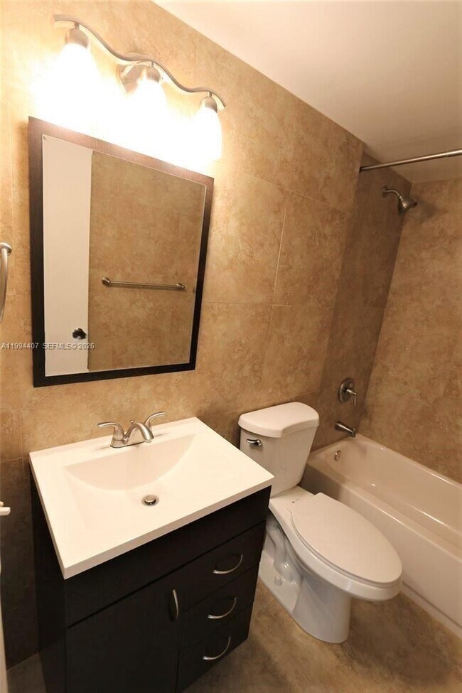 Photo - 1878 NE 46th St Unidad C2